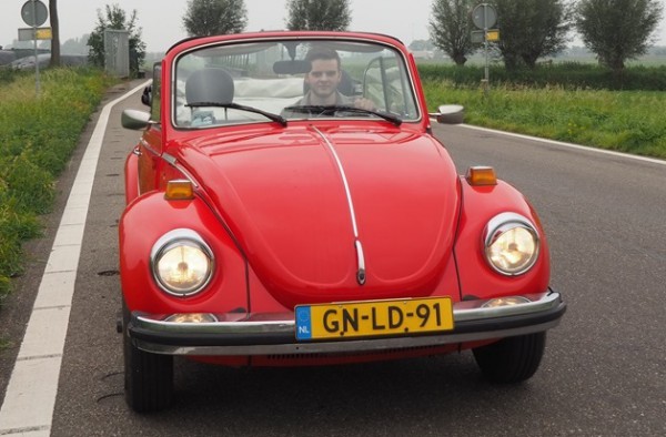 Volkswagen Kever Lady in Red